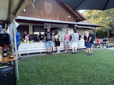 Schnappschsse und Impressionen
im Festzelt bei Gemtlichkeit, 
sowie der Preisverleihung.

Snapshots and impressions
in the marquee with a cosy atmosphere, 
and the award ceremony.

Instantans et impressions
sous le chapiteau lors de la convivialit, 
ainsi que la remise des prix.